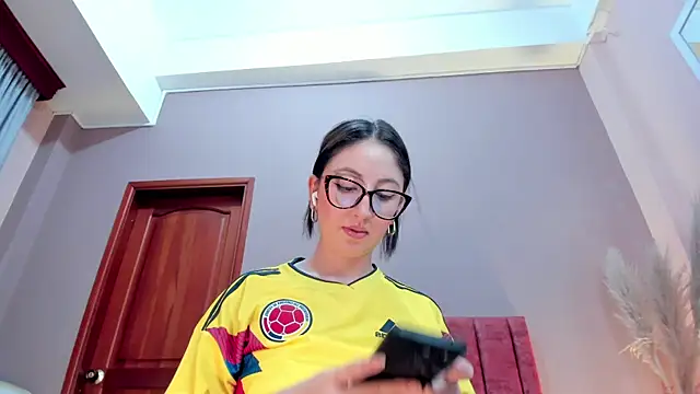 Emilywatsonn live