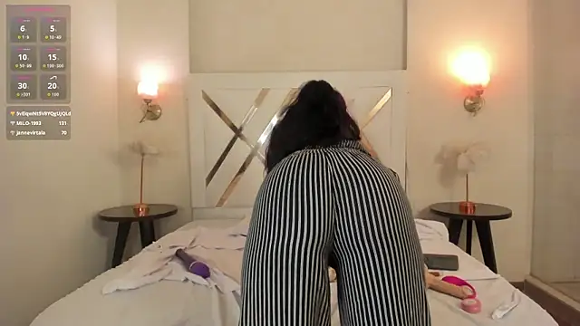 Sky_Collins_ live