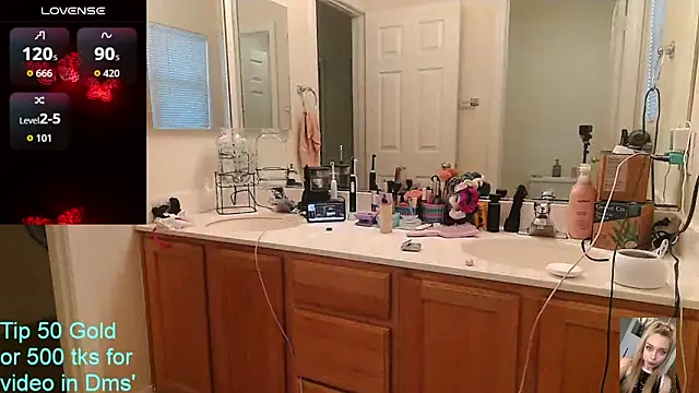 Blondiewithanass live