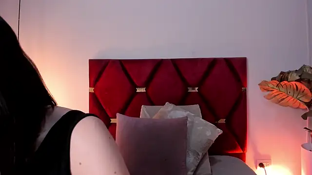 AnnaBroooks live