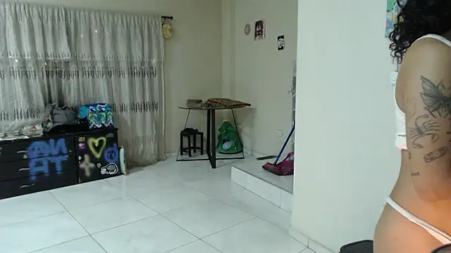 AlinaWoolf_ live