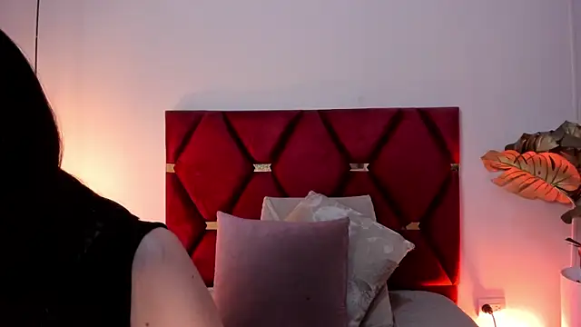 AnnaBroooks live