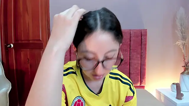 Emilywatsonn live