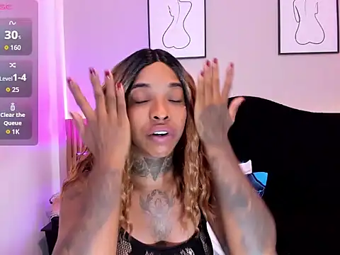 Pauline_Fox live
