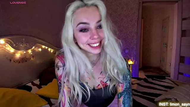 LillyMoure_ live