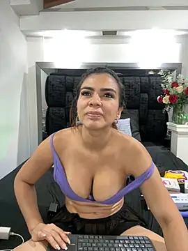 Arianna_Jones1 live