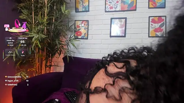 Micaela_Jhones live