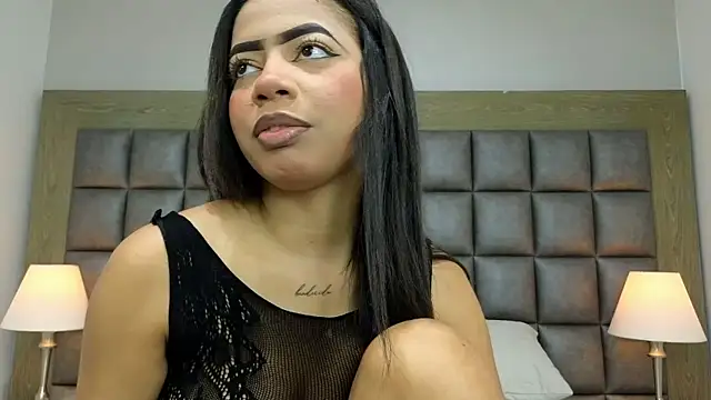 TyraKayne live