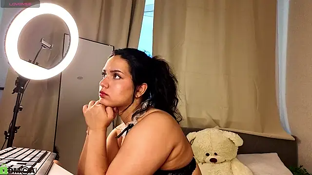 Vivien_Ross live