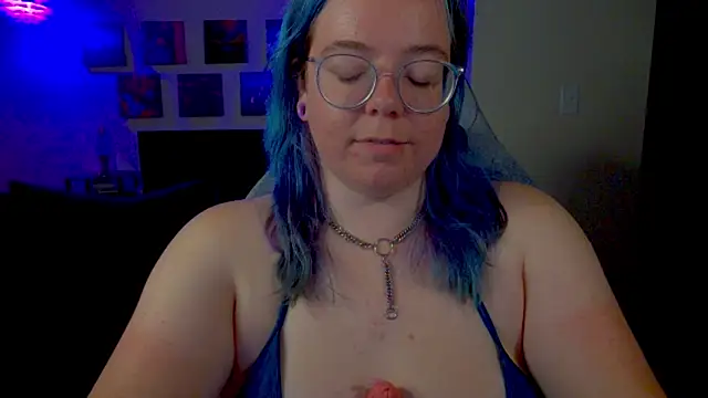 KiraSpitQueen live