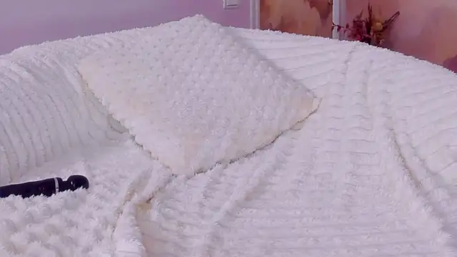 Awww_Ella live
