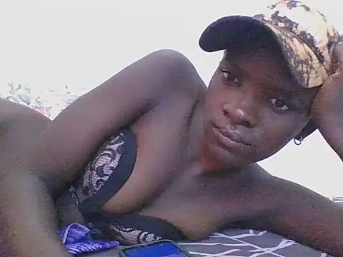 ebonypetite2 live