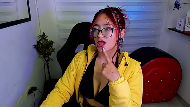 Sara_Red_X live