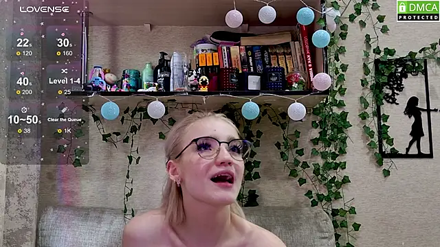 Girl_Meow18 live