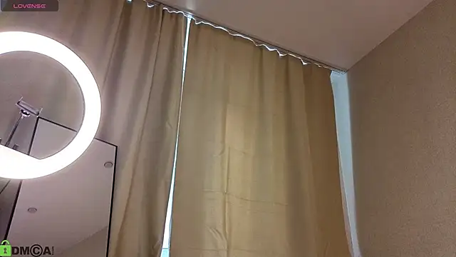 Vivien_Ross live
