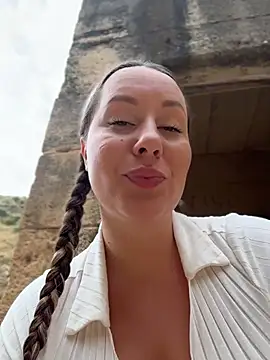 Mona_Plus live