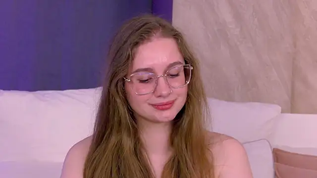 EllieHayes live