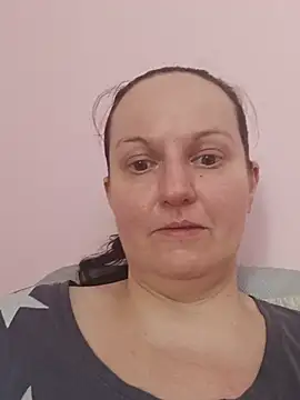 BustyLadyAlma live
