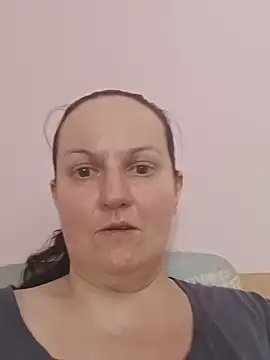 BustyLadyAlma live