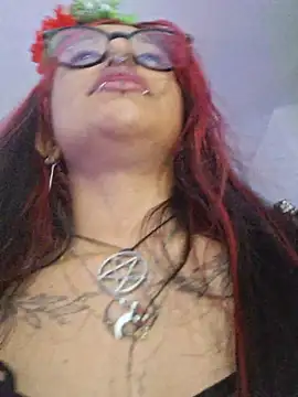 carolinerue live