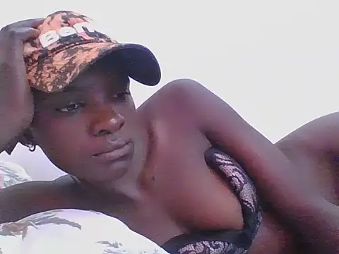 ebonypetite2 live