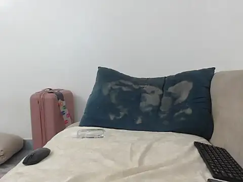 Pettite_essy live