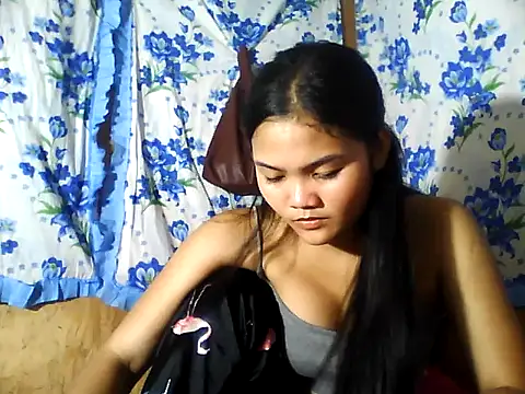 PinaySkinnyJust18 live
