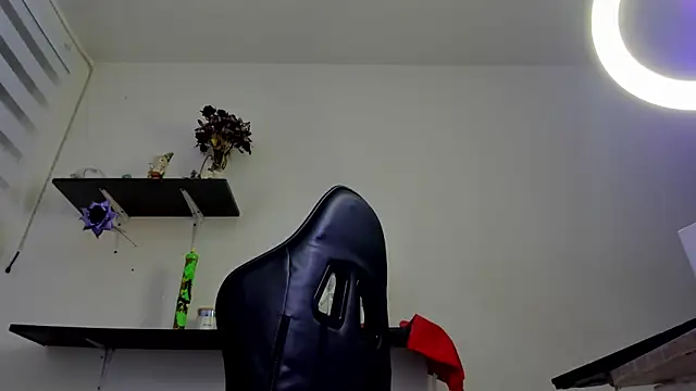 Sara_Red_X live