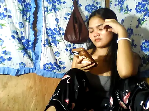 PinaySkinnyJust18 live