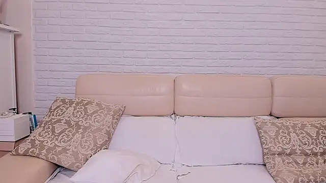 LovelyCaprice live