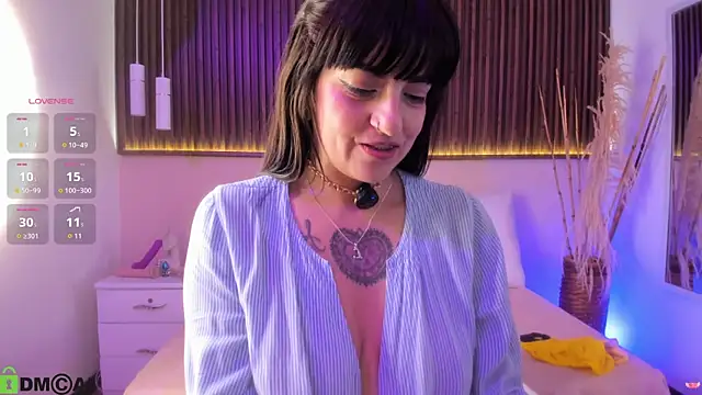 Liz_grey_ live