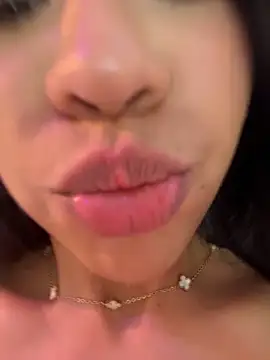 Doll_Maddy_ live