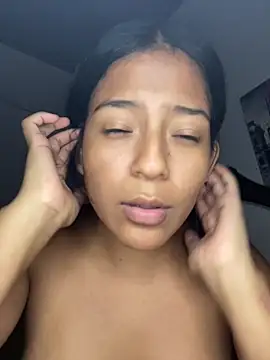 LeahBar live