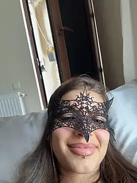 Mia_Cannon live