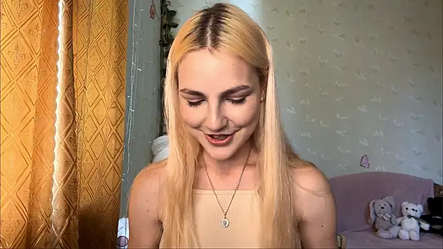NylaEstle live