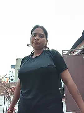 Aanushaka live