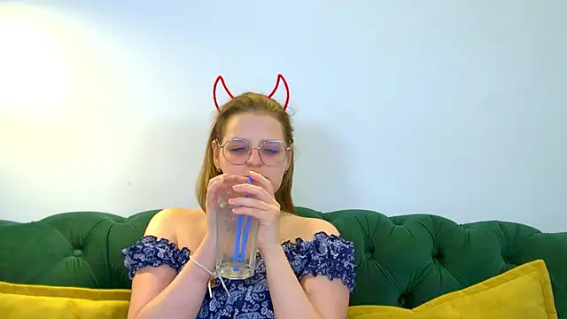 AlexaAvery live