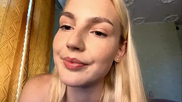 NylaEstle live
