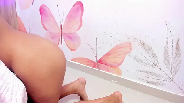 Millieskinny18 live