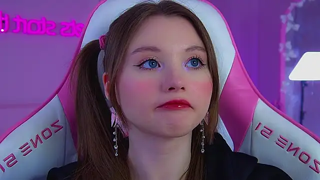 KeiraAsti live