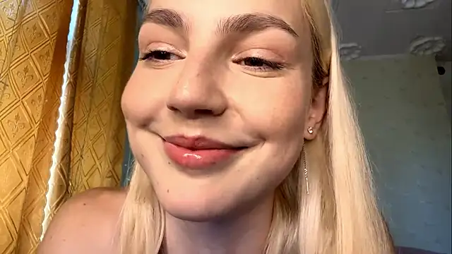 NylaEstle live