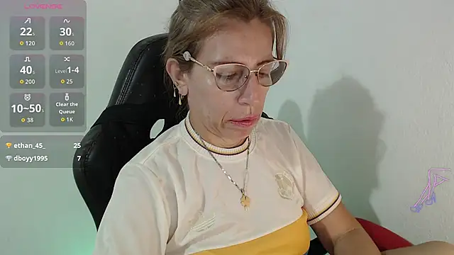 Chayla_Ruiz live