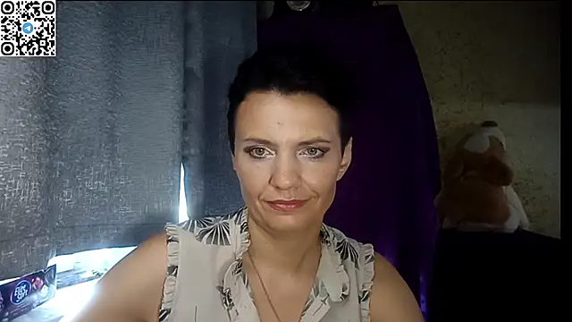 HotMamaQueen234 live