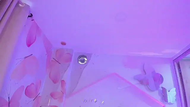 Millieskinny18 live