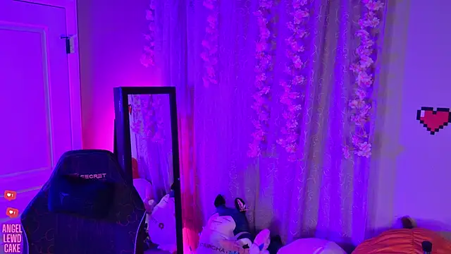 Angel-Lewd-Cake live