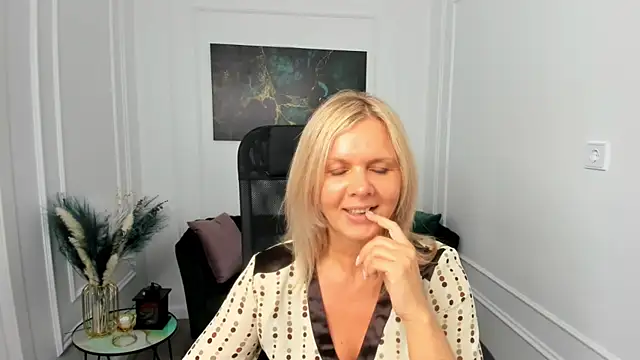 AgathaKlouin live