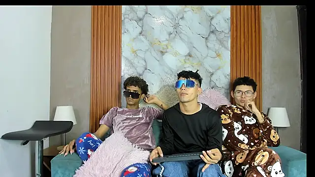 VERY_HOT_GUYS live