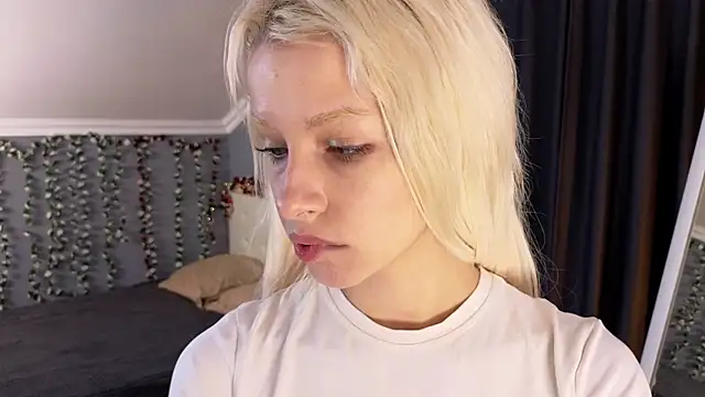 Naomi_Demio live