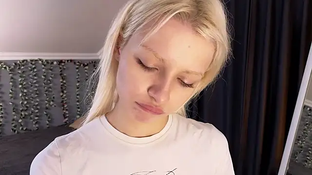 Naomi_Demio live