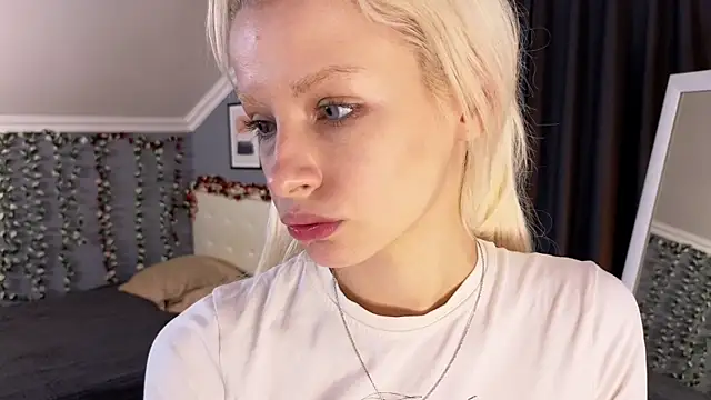 Naomi_Demio live